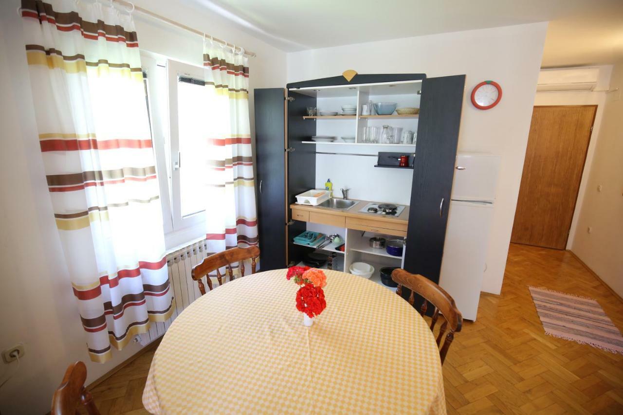 Apartments Paleka Petrcane Exterior foto